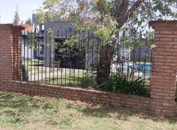 Quinta vacacional · 120m² · 4 Ambientes · Quinta en Venta – Los Talas, Berisso