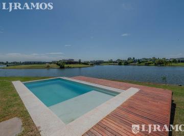 Casa · 181m² · 5 Ambientes · 1 Cochera · Casa en San Sebastián Sobre Hermosa Bahía a La Laguna en Área 1 Mb