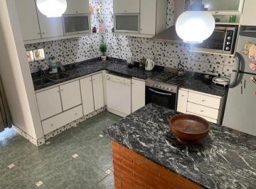 Casa · 192m² · 3 Ambientes · 1 Cochera · Casa 3 Ambientes. | Paula Albarracin Al 1800