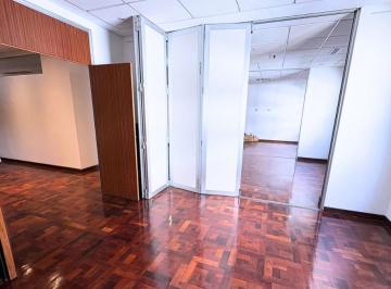 Excelente oficina comercial, al frente, muy luminosa, en excelente estado de con · Oficina Comercial en Planta de 252 m², 7 Despachos, Office, Baños - Exc. Estado