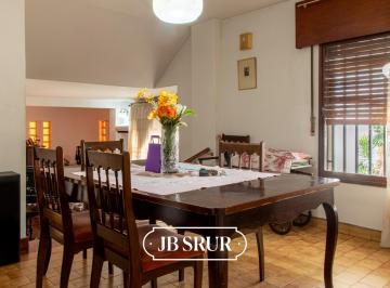 Casa · 237m² · 8 Ambientes · 4 Cocheras · Casa en Venta Apta Crédito de 4 Dorm. en Parque de Velez Sarsfield
