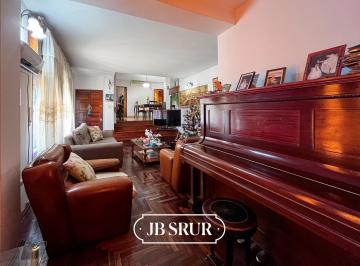 Casa · 237m² · 8 Ambientes · 4 Cocheras · Casa en Venta Apta Crédito de 4 Dorm. en Parque de Velez Sarsfield