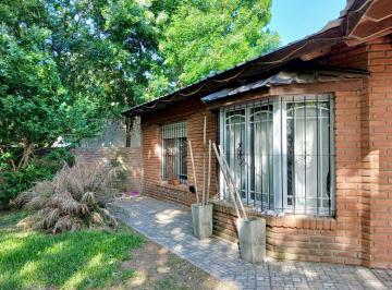 Casa · 800m² · 4 Ambientes · 3 Cocheras · Casa en Venta Barrio Los Pioneros