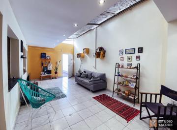 PH · 140m² · 4 Ambientes · PH en Venta - 3 Dorm. 2 Baños - Patio - 140 m² - La Plata