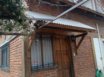 Casa · 131m² · 7 Ambientes · 3 Cocheras · Casa Ubicada en El Barrio Vega Maipú