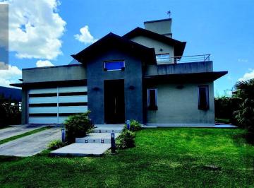 Casa · 254m² · 3 Ambientes · 2 Cocheras · Importante Casa C/ Piscina de Primera Calidad