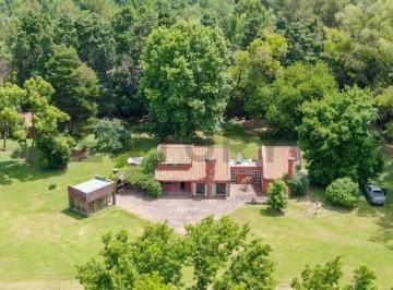 Quinta vacacional · 291m² · 5 Ambientes · Vende Quinta 5 Ambientes con Gran Parque y Piscina en Pilar
