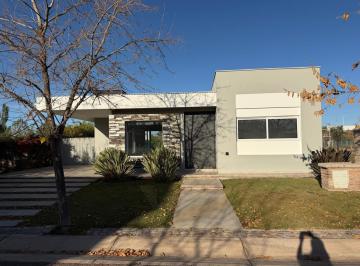 Casa · 190m² · 5 Ambientes · 2 Cocheras - Valeria Catalani propiedades · Venta Casa Barrio Privado Rincon de Araoz
