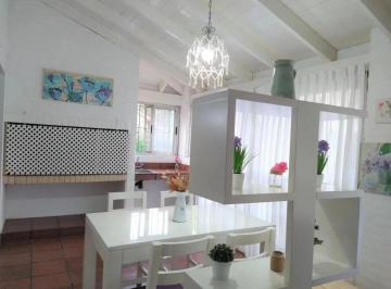 Casa · 130m² · 4 Ambientes · 2 Cocheras · Casa en Venta - 3 Dorm. 2 Baños - Benavidez