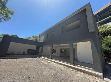 Casa · 304m² · 4 Ambientes · 2 Cocheras · Venta Casa a Estrenar 3 Dorm. - La Cuesta