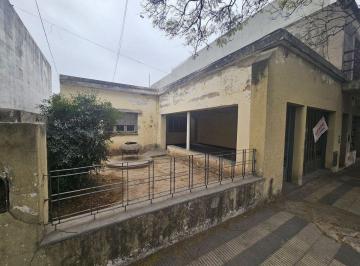 Casa · 211m² · 5 Ambientes · Casa a Refaccionar Completa. Se Puede Construir en Altura