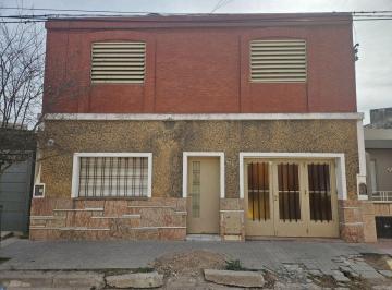 Casa · 200m² · 8 Ambientes · Gran Propiedad con 3 Departamentos