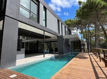 Casa · 297m² · 7 Ambientes · 3 Cocheras · Casa en Venta en Villa Robles, Barrio Brisas, a 200 m del Mar, Permuta, Financiación
