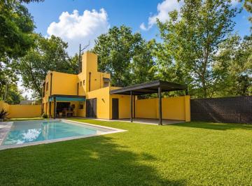 Casa · 139m² · 5 Ambientes · 1 Cochera · Propiedad Venta Garita 19 Funes