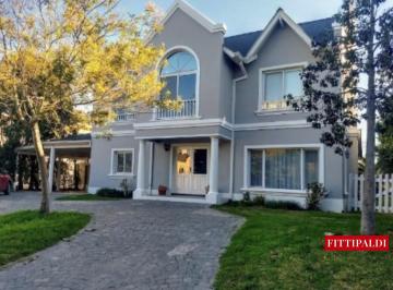 Casa · 250m² · 6 Ambientes · 2 Cocheras · Casa en Venta en Septiembre, Escobar, G. B. a. Zona Norte