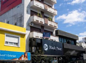 Departamento · 70m² · 4 Ambientes · Depto 4 Ambientes Luminoso a Refaccionar en Moron Centro Apto Credito Hipotecario