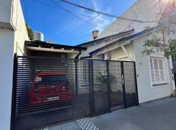 Casa · 150m² · 4 Ambientes · 1 Cochera · Casa en Venta a Pasos del Centro