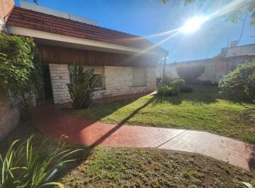 Casa de 10 ambientes, Rosario · Importante Propiedad en Esquina – Casa en Dos Plantas con Dos Locales Comerciales