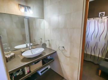 Casa · 250m² · 8 Ambientes · 2 Cocheras · Casa en Venta - 3 Dorm. 3 Baños - 2 Cocheras - 250 m² - City Bell, La Plata