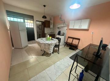 Casa · 160m² · 4 Dormitorios · 1 Cochera · Casa Villa Azalais A1 Cuadra de Av J. B Justo Casa + 2 Dpto
