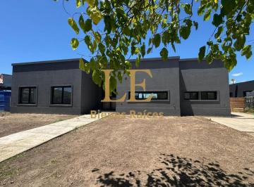 Casa · 180m² · 5 Ambientes · 2 Cocheras · Casa a La Venta en El Canton