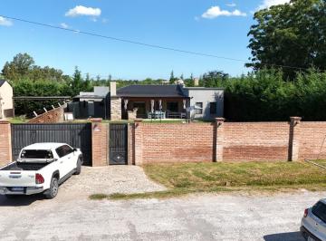 Casa · 90m² · 3 Ambientes · 1 Cochera · Casa en Venta de 2 Dorm., Patio con Galería, Pileta y Parrilla. Fincas de La Florida, Zarate