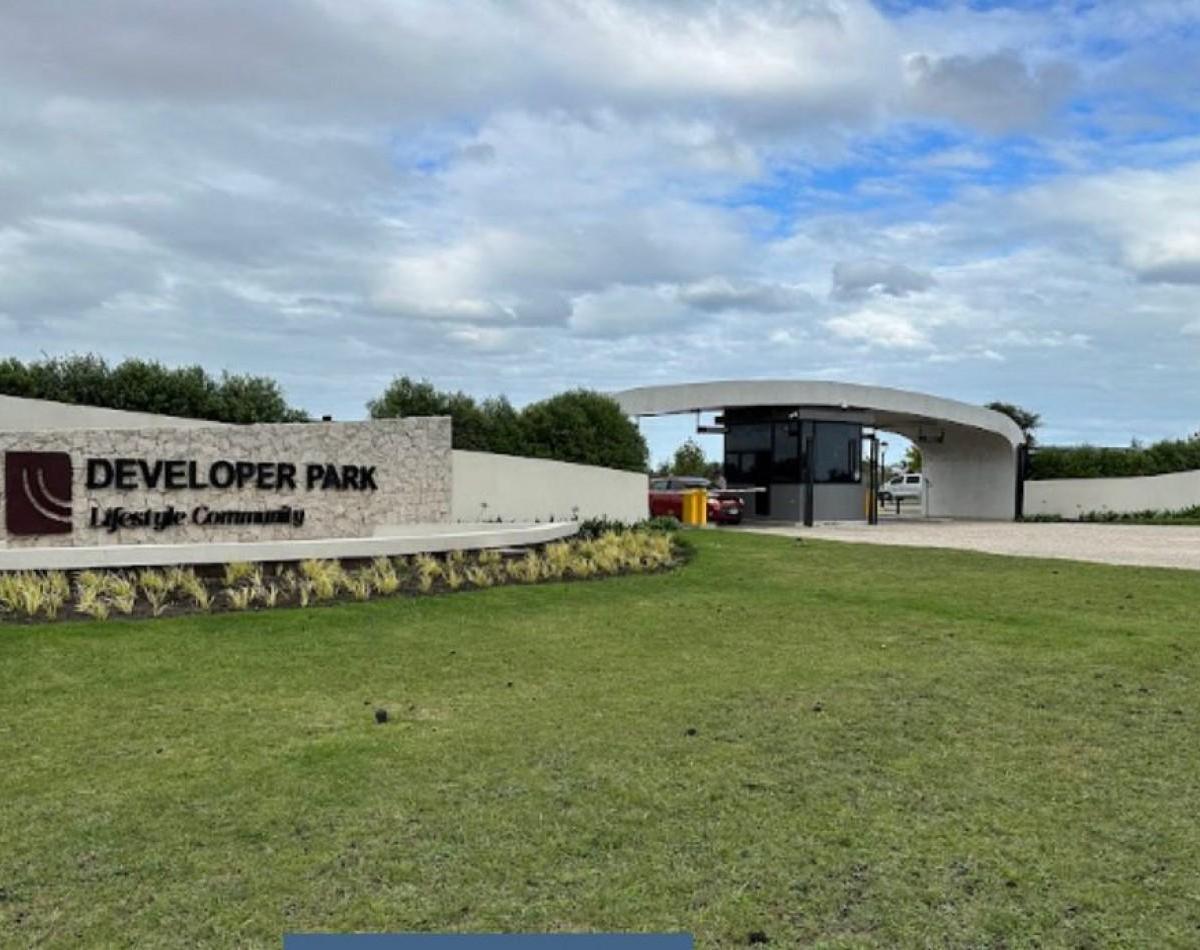 Lote 165 en venta, 1415m² en barrio privado Developer Park