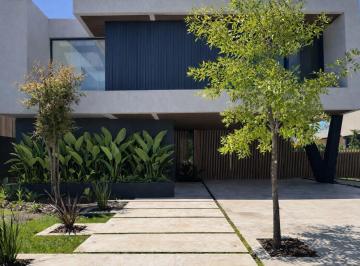 Casa · 550m² · 7 Ambientes · 2 Cocheras · Casa en Venta en El Yacht, Nordelta, Tigre