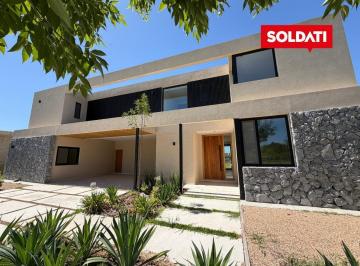 Casa · 318m² · 6 Ambientes · 2 Cocheras · Casa en Venta en Pilara La Calesa Al Agua