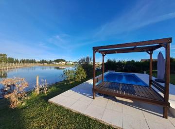 Casa · 224m² · 4 Ambientes · 2 Cocheras · Casa en Venta en El Barrio San Felipe