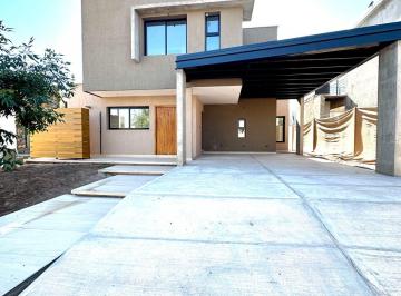 Casa de 5 ambientes Venta USD 265.000 · Casa en Venta en Barrio Privado Lomas de Russell