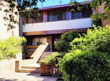Casa · 298m² · 6 Ambientes · 2 Cocheras · Casa en San Carlos