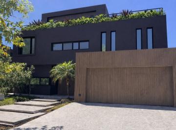 Casa · 378m² · 7 Ambientes · 2 Cocheras · Casa en Venta en El Yacht, Nordelta, Tigre