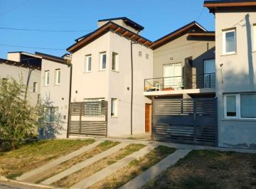 Casa de 3 ambientes, Esquel · Departamento de 80 m² en Calle Roggero