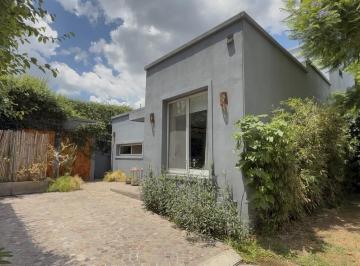 Casa · 165m² · 4 Ambientes · 1 Cochera · Casa en Venta en Barrio con Porton Sobre Santa Fe Al 3200 - Bella Vista