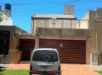 Casa · 2372m² · 9 Ambientes · 1 Cochera · Importante Propiedad Ubicada en Calle San Martin 285, en un Lugar Estrategico de La Ciudad de Parana