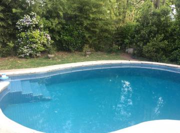 Casa · 240m² · 6 Ambientes · 2 Cocheras · Alquiler Temporario La Merced