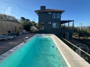 Casa · 200m² · 7 Ambientes · 3 Cocheras · Casa 5 Amb Sobre un Lotazo en Venta en Cordoba
