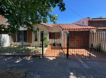 Casa · 170m² · 3 Ambientes · 1 Cochera · Casa a La Venta en Martinez