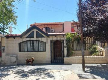 Casa · 100m² · 8 Ambientes · Venta Casa Barrio Santa Ana