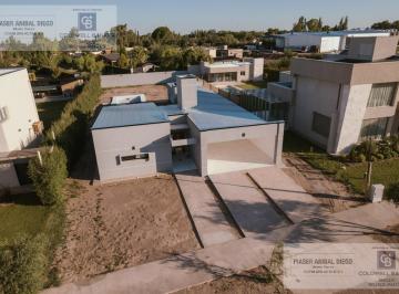 Casa · 250m² · 5 Ambientes · 2 Cocheras · Casa en San Rafael