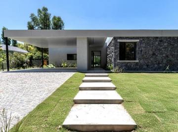 Casa · 246m² · 4 Ambientes · 2 Cocheras · Casa Moderna a Estrenar en Venta en La Concepcion Lujan Apta