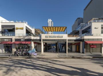 Local comercial · 97m² · 1 Ambiente · 1 Cochera · Local Comercial Apto Gastronómico en El Mejor Centro Comercial de La Zona