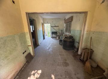 Casa · 178m² · 5 Ambientes · 1 Cochera · Casa Cuatro Dorm. con Patio a Reciclar San Lorenzo