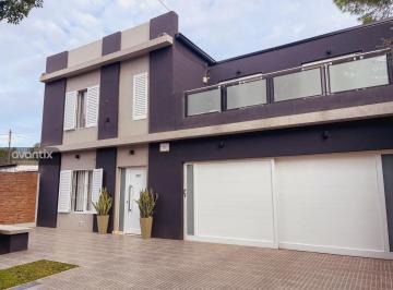 Casa · 170m² · 6 Ambientes · 2 Cocheras · Casa Moderna Barrio Belgrano - Apta a Crédito
