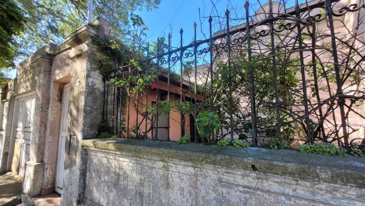 Casona a reciclar 4 amb, 150m² en Estación Terminal con gran parque