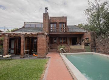 Casa · 213m² · 5 Ambientes · 1 Cochera · Venta Casa en Ricardo Rojas Al 1600