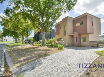 Casa · 143m² · 4 Ambientes · 6 Cocheras · Casa en Venta en Fincas de Hudson