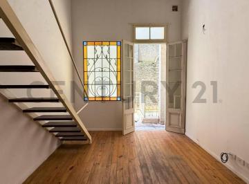 Departamento · 53m² · 2 Ambientes · Venta Departamento de 1 Dormitorio Dúplex con 2 Patios | Centro, Rosario
