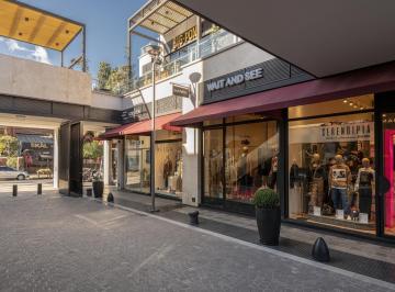 Local comercial · 101m² · 1 Ambiente · Local Comercial Ideal Para Indumentaria — en El Centro Comercial Las Lomitas Street